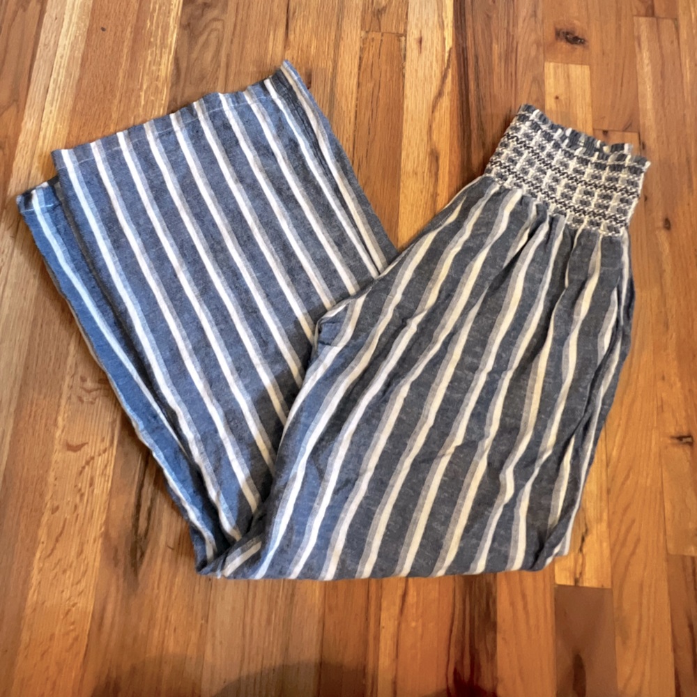 Stretchy waste band, bell bottom easy pants.